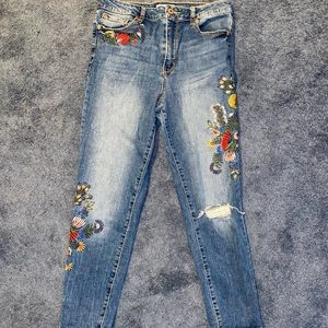 Embroidered skinny jeans